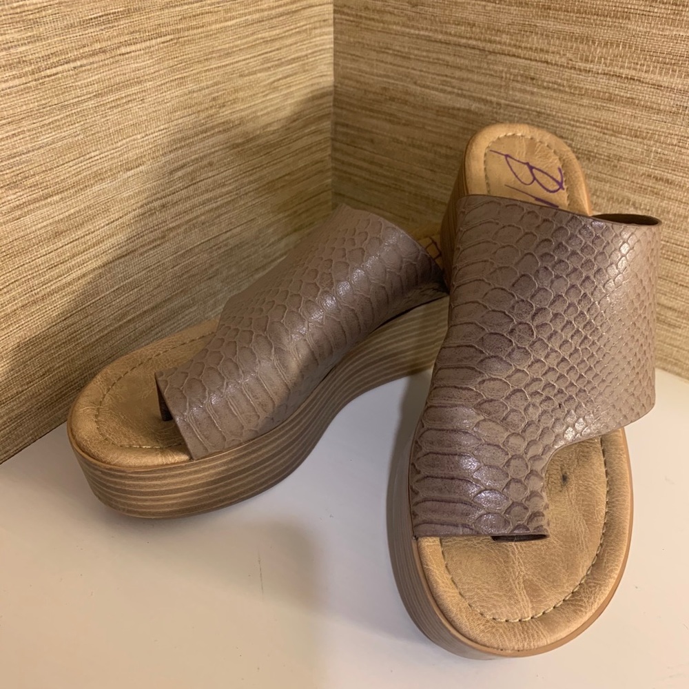 Faux Leather Platform Sandals- Reptile Print